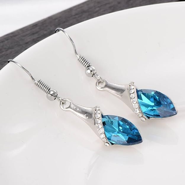 Dangle Leaf Earrings Teardrop