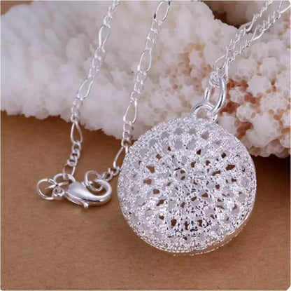 Geometric Flower Hollow Necklace