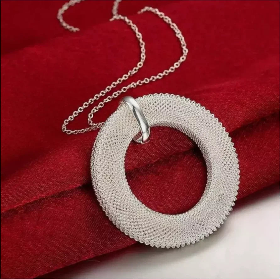 Mesh Round Pendant Necklace